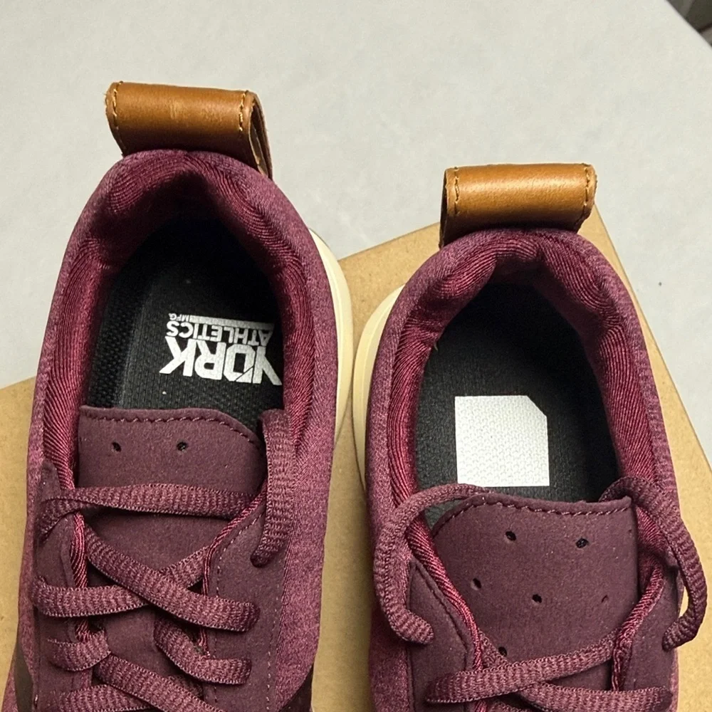 York Athletics Women's The Henry Sweatshirt Runner Shoes Size 6